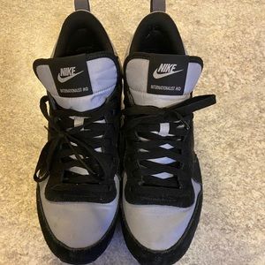 Nike internationalist mid